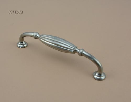 Zamak Furniture and Cabinet Handle ES41578