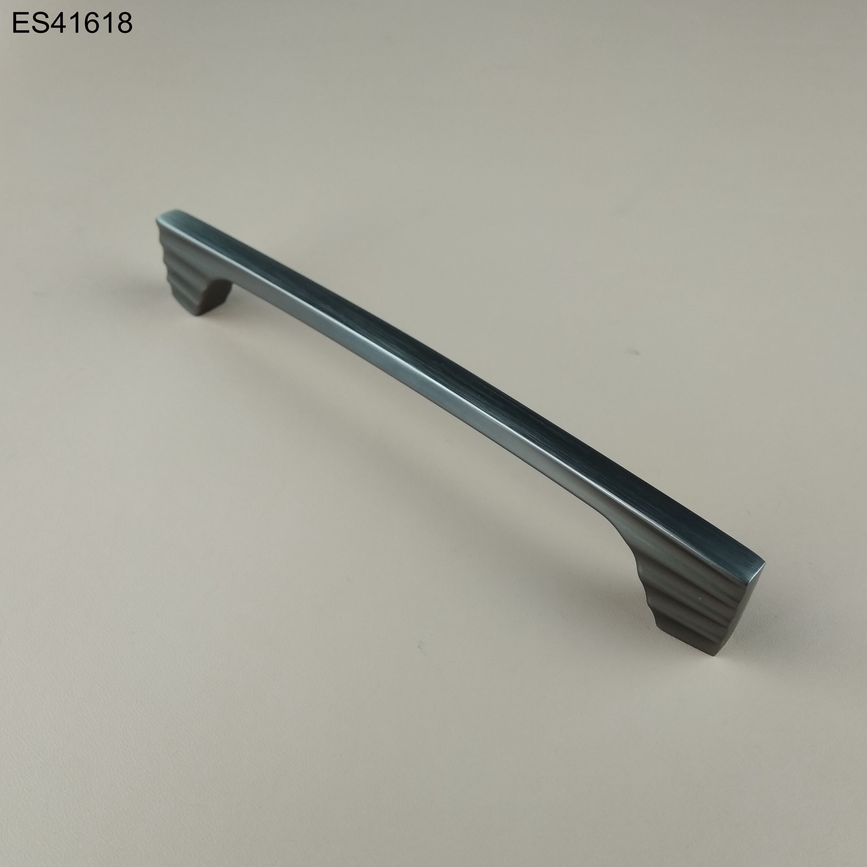 Zamak Furniture and Cabinet handle  ES41618