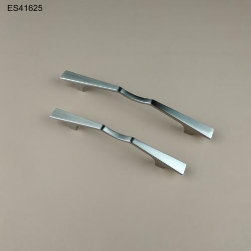 Zamak Furniture and Cabinet handle  ES41625