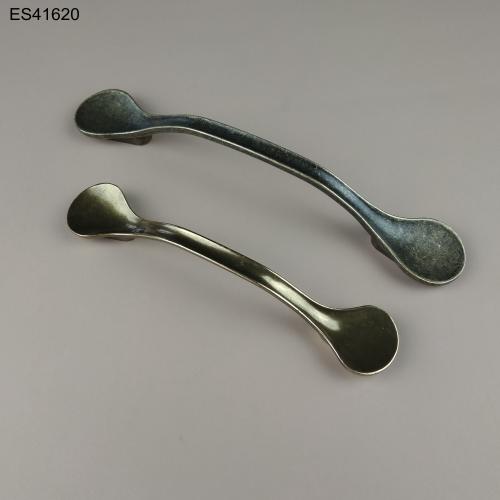 Zamak Furniture and Cabinet handle  ES41620