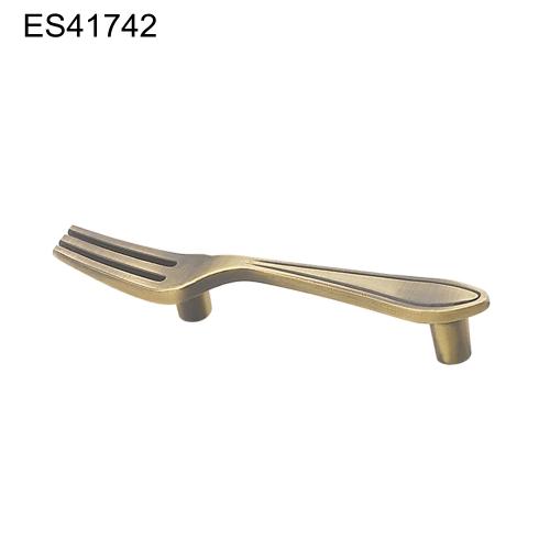 Zamak Furniture and Cabinet handle  ES41742